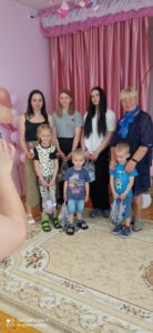 В канун Дня защиты детей Кашенкова Л.В поздравила всех с праздником и вручила сувениры