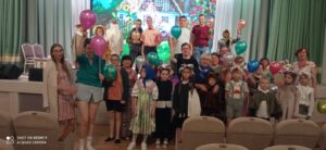 В канун Дня защиты детей Кашенкова Л.В поздравила всех с праздником и вручила сувениры